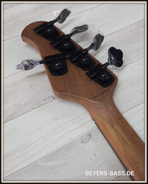 Sterling by Music Man Dark Ray 5, Black
